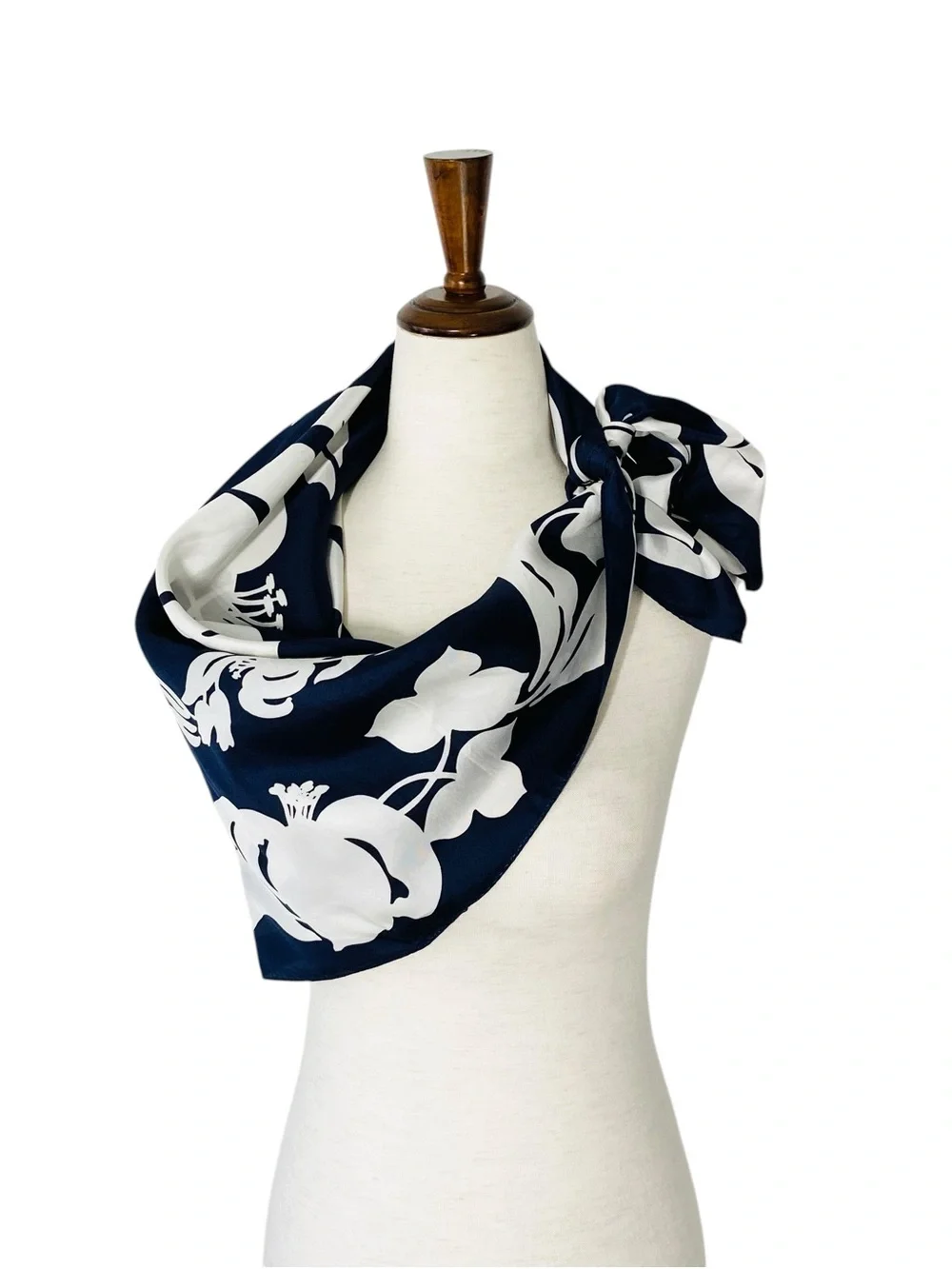 VINTAGE ELLEN TRACY Silk Floral Scarf